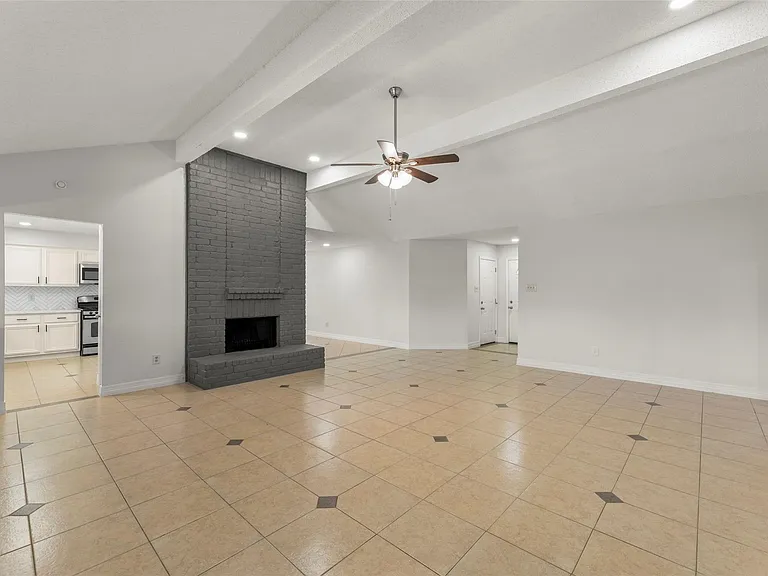 12402 Jaguar Dr — Photo 5