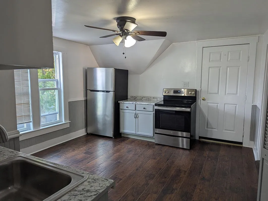 2 bed, 1.0 bath, 750 sqft, $1,400 — Photo 2