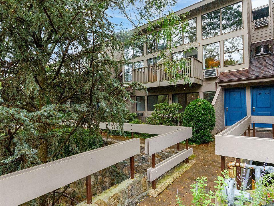 1465 E Putnam Ave Unit 511-print-002-020-Exterior-3936x2624-300dpi.jpg