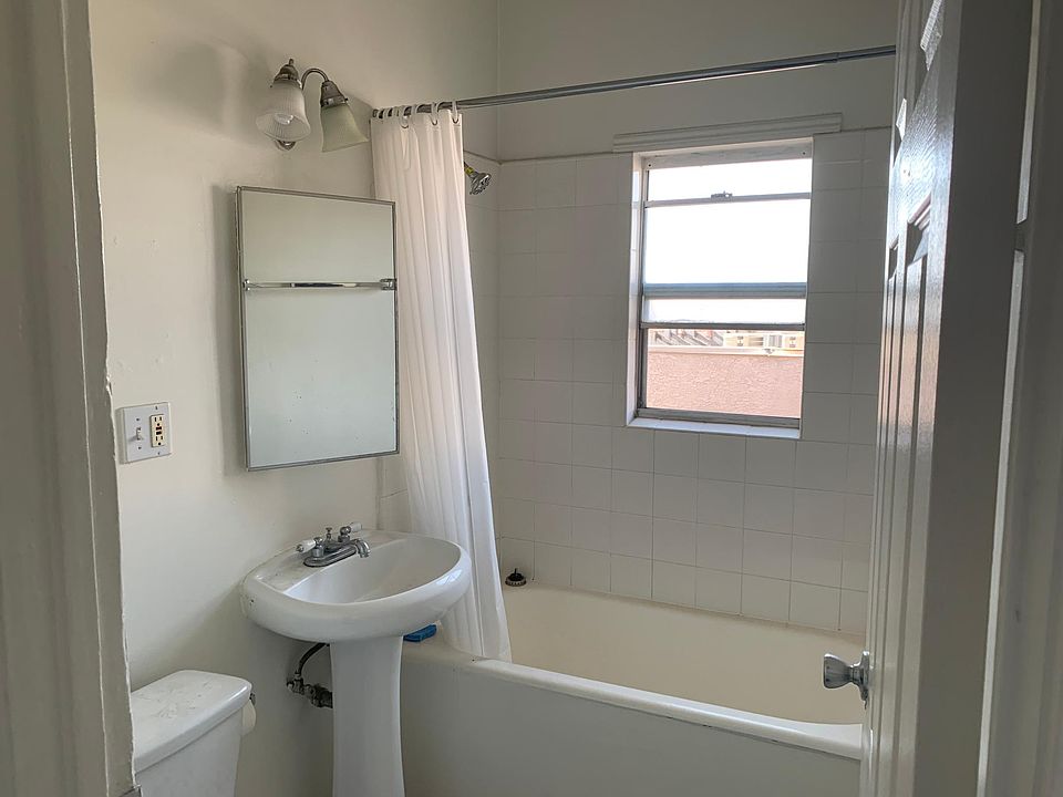 2nd image of 832 S Oxford Ave #220