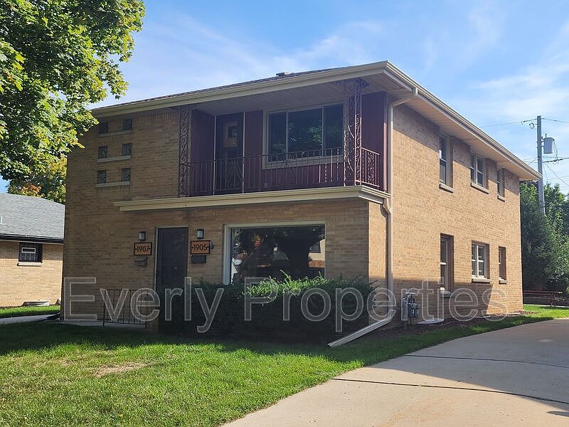 1907 E Van Beck Ave, Saint Francis, WI 53235 Zillow