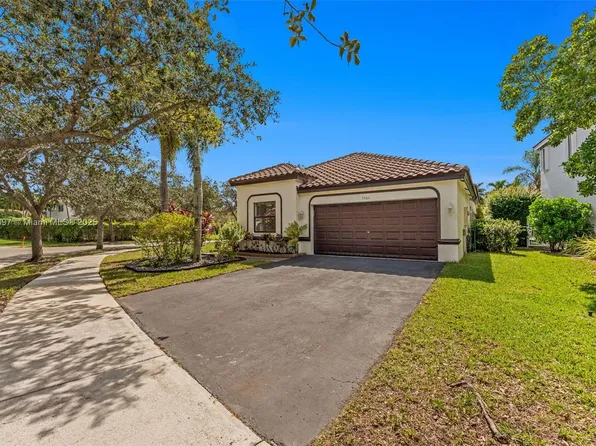 1561 Banyan Way, Weston, FL 33327