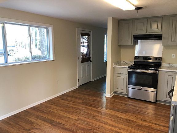 5th image of 204 Chandler Ave