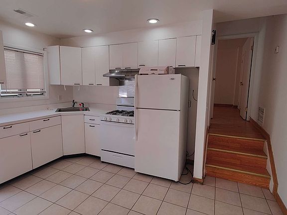3rd image of 228 Nome Ave