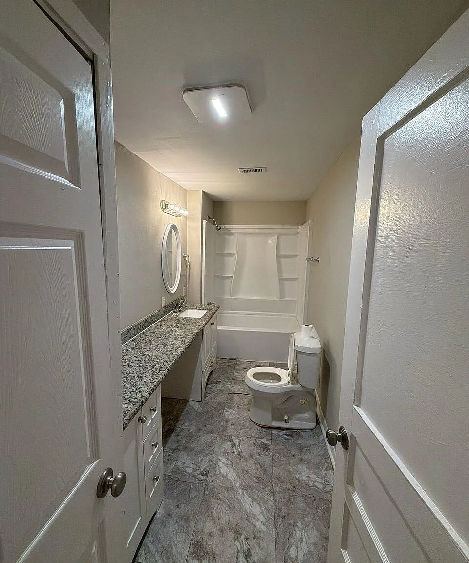 3 bed, 1.0 bath, 1085 sqft, $1,345 — Photo 4