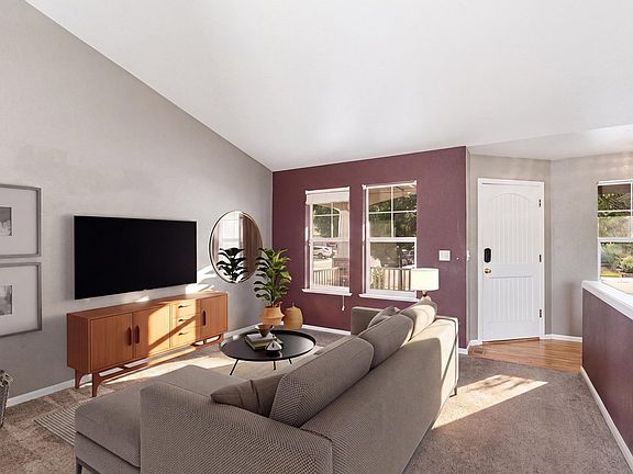 4th image of 586 Magpie Dr