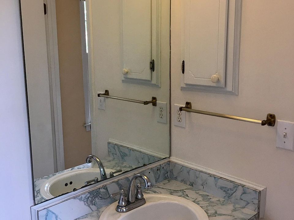 Full master bath with tub & shower