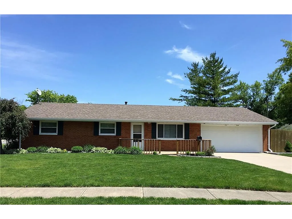 211 Carol Ln photo 1