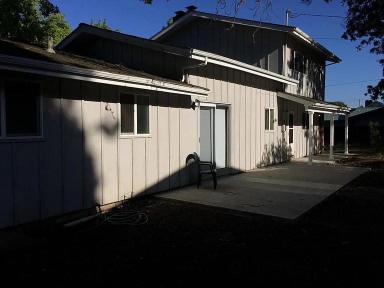 1950 NW 27th St — Photo 14