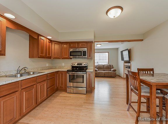 5th image of 320 W Dekalb St
