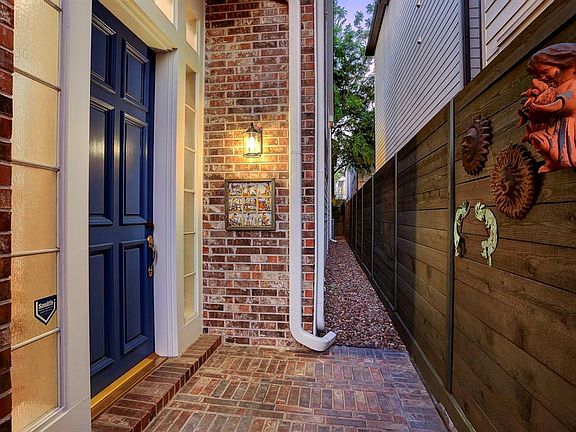 3rd image of 1917 Driscoll St