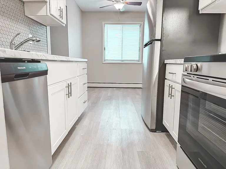 The Groves Apartments — Photo 44