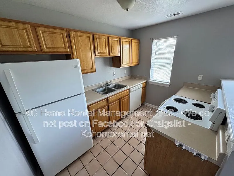 2 bed, 1.0 bath, $925 — Photo 3