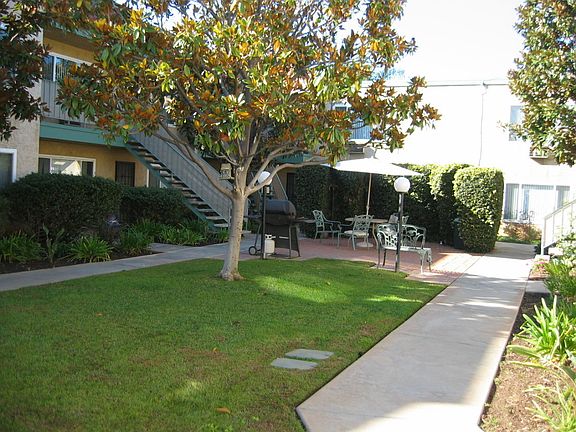 5th image of 8253 Graves Ave #111