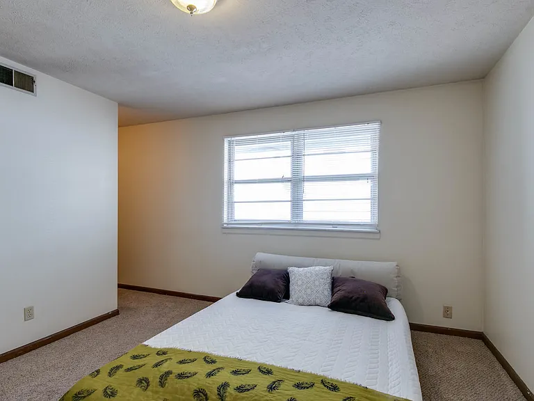 1119 Laramie St — Photo 9