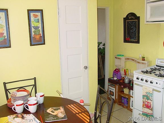 5th image of 910 Oleander Ave