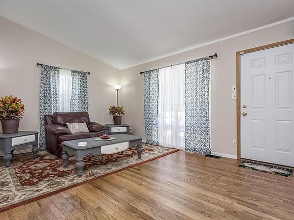 4th image of 1047 Stewart St