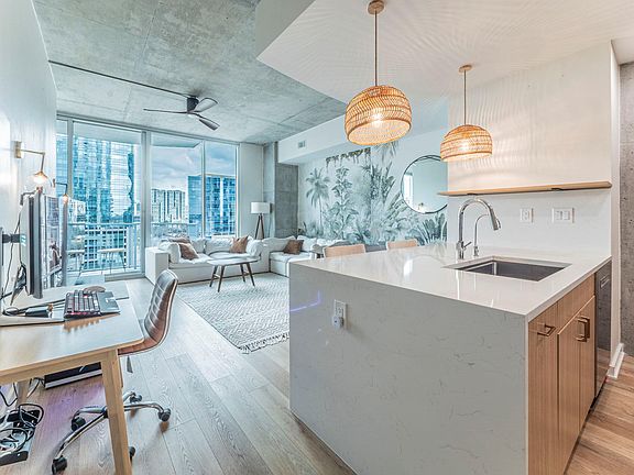 3rd image of 360 Nueces St APT 1018