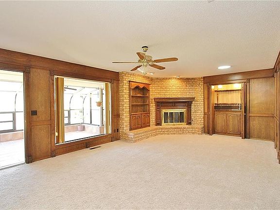 5th image of 141 W Vail Dr