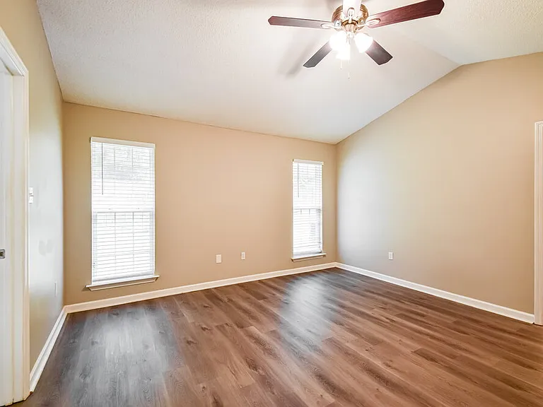 8153 Green Valley Cv — Photo 9