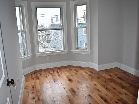 2nd image of 322 Saratoga St #12GR