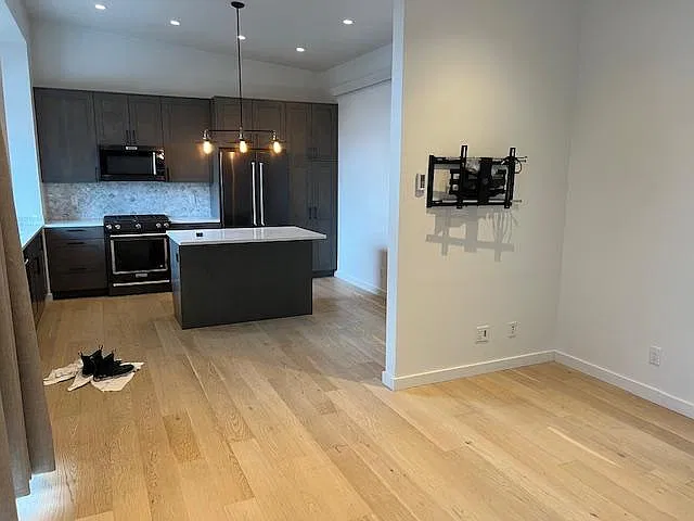 672 E Hall Ave — Photo 3