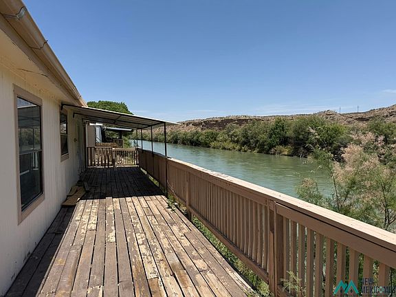 3rd image of 1101 N Riverside Dr