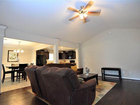 4th image of 129 Graceland Ct