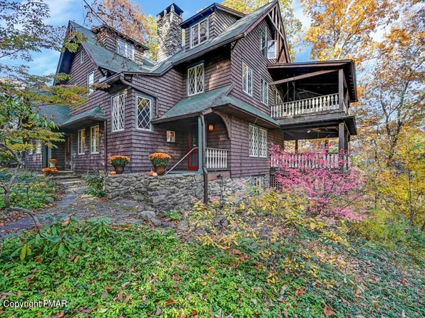 208 Summit Dr, Buck Hill Falls, PA 18323