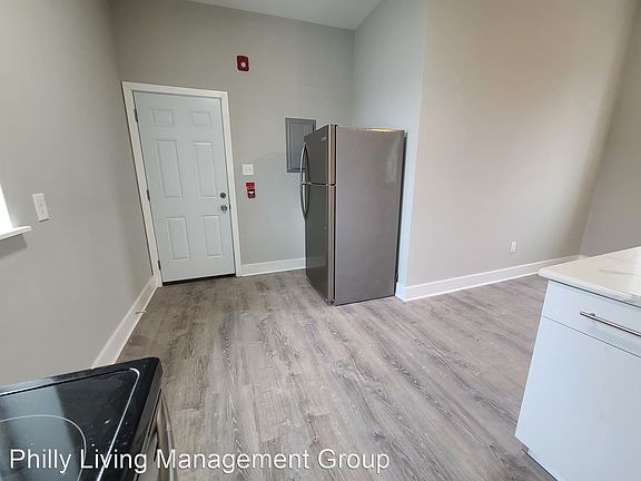 4th image of 5524 Pulaski Ave #10