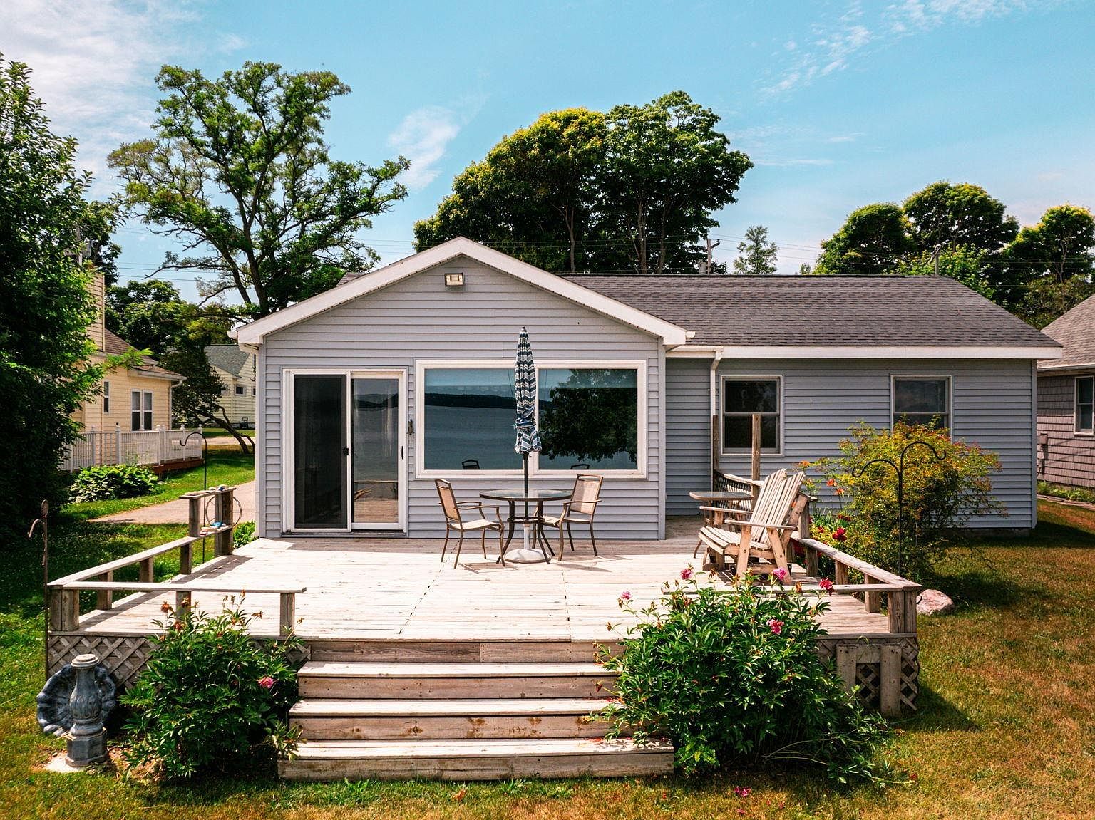 1061 Huron St, Saint Ignace, MI 49781 Zillow
