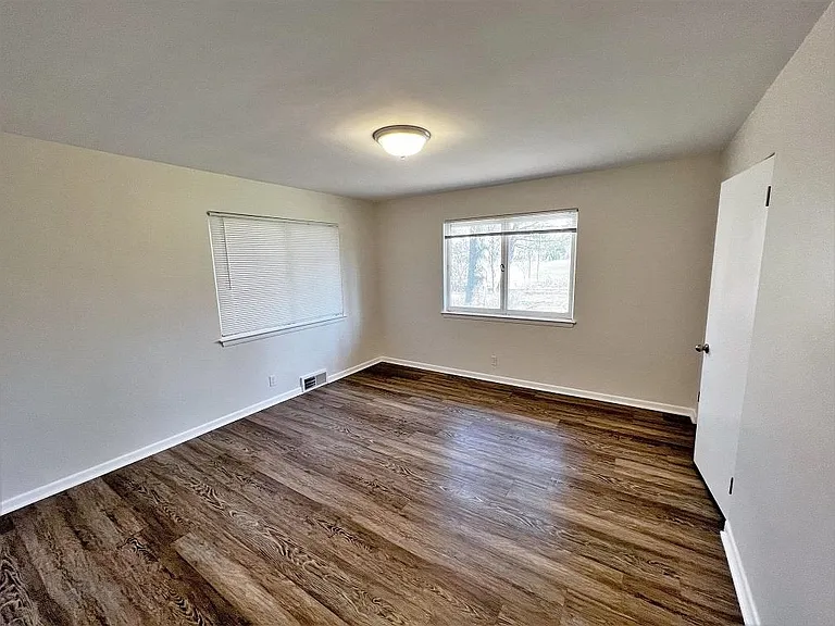 4504 Chatham Dr — Photo 6