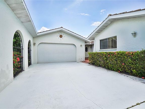 2nd image of 1323 San Mateo Dr