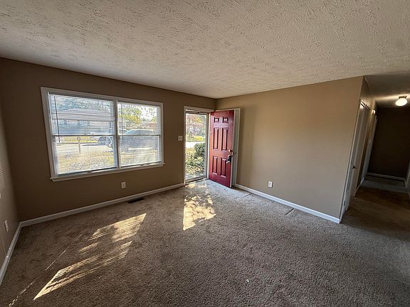 4th image of 121 Arrowhead Rd