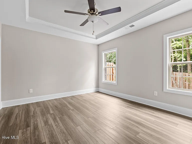 165 Lark Dr — Photo 16