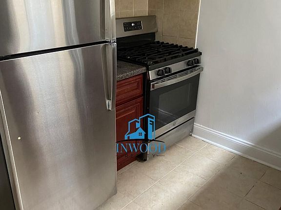 2nd image of 678 Waring Ave #5