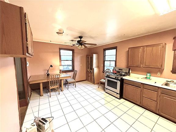 4th image of 4306 Stockton St
