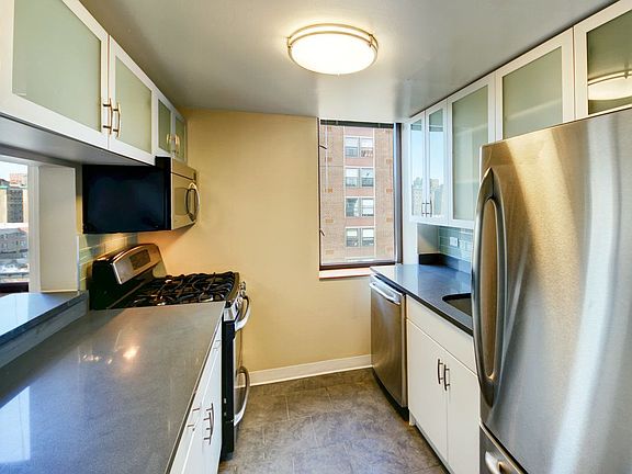 3rd image of 189 W 89th St APT 17L