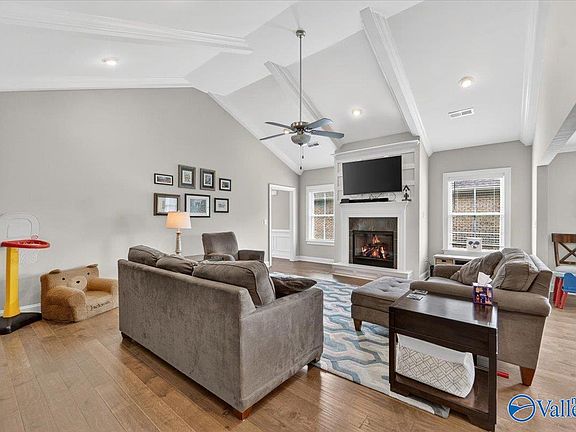 4th image of 106 Goldfinch Dr