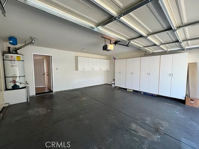 28 Granada — Photo 15