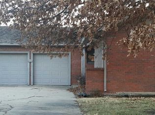8615 E Lakeland Dr, Wichita, KS 67207