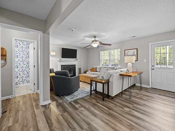 4th image of 215 Bishop Dr