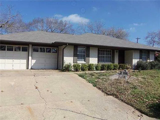 3304 Woodbriar Ln