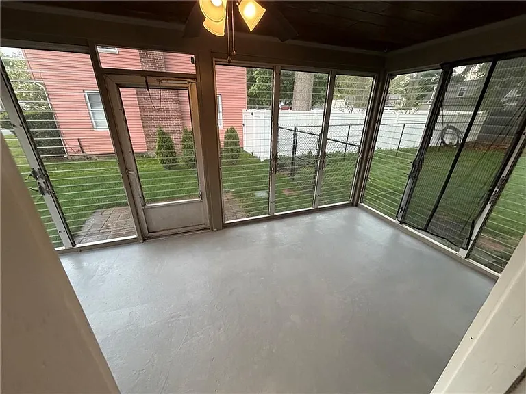 135 Park View Ave — Photo 6