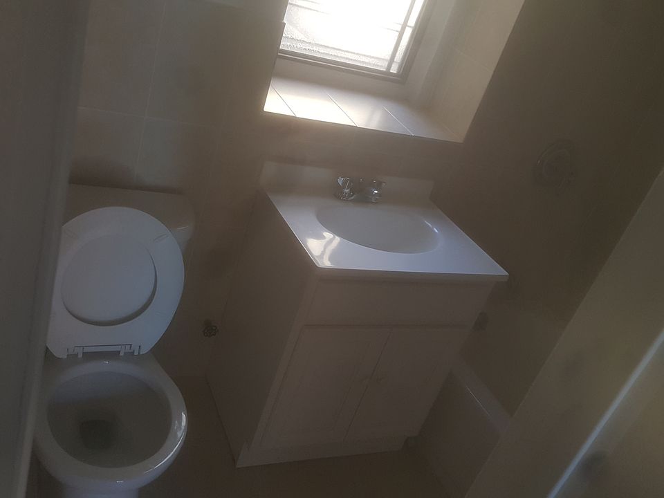 2nd image of 2108 Ryer Ave APT E2