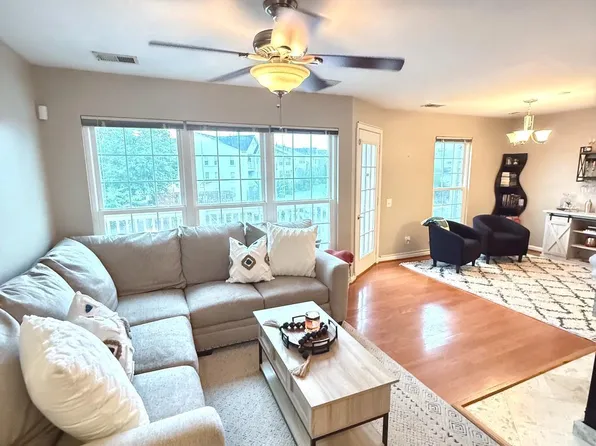 9230 Cardinal Forest Ln Unit 301, Lorton, VA 22079