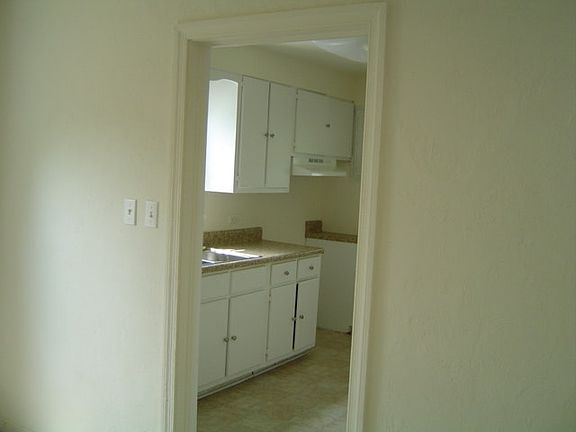4th image of 1020 Crafton Ln