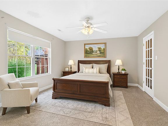 5th image of 4 Dogwood Dr