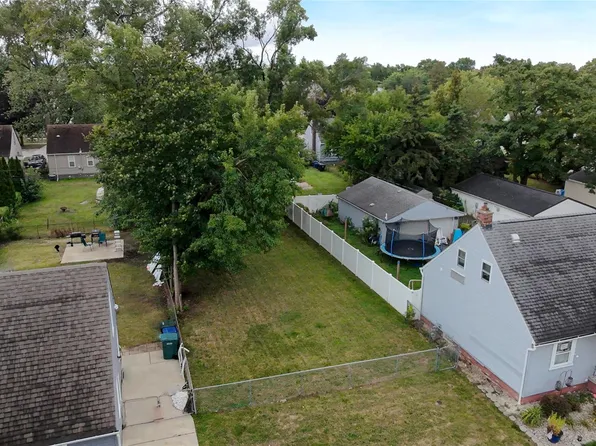 653 Leblanc St, Lincoln Park, MI 48146