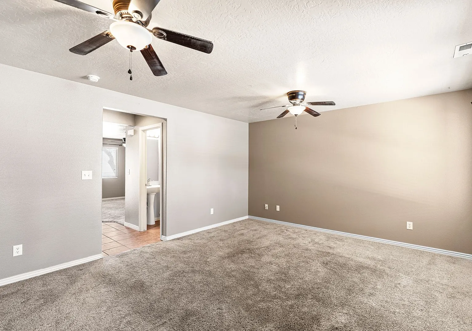 Desert Hills - Hidden Valley Townhome! — Photo 3